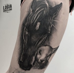 tatuaje_pierna_caballo_oveja_Logia_Barcelona_Jas 